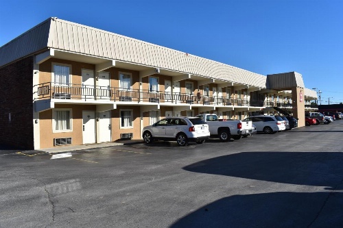 Inn Of Lenoir Motor Lodge image 1