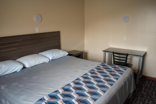 Inn Of Lenoir Motor Lodge image 11