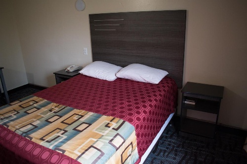 Inn Of Lenoir Motor Lodge image 4